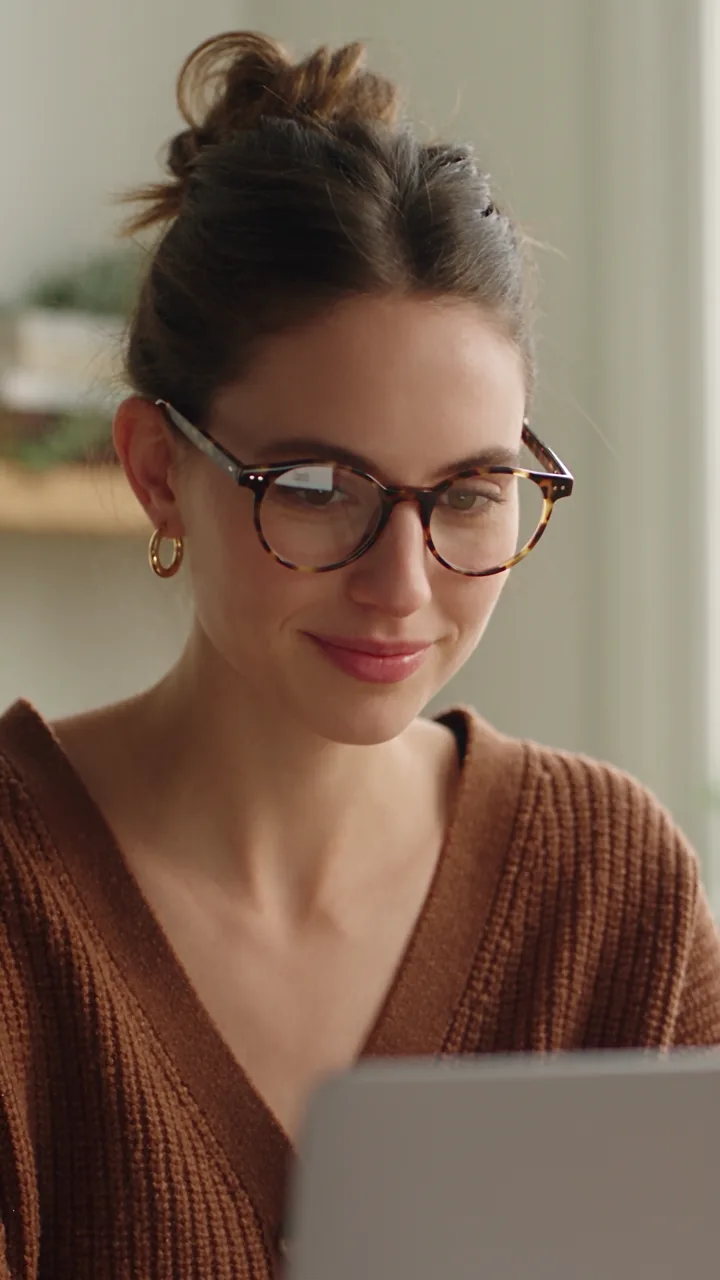 EYEBOBS -FASHION & APPAREL sample video preview